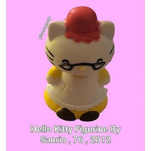 💟Collectables💟Hello Kitty Figurine